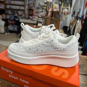 BNIB Size 9 Lucky Step White Sequin Platform Runners